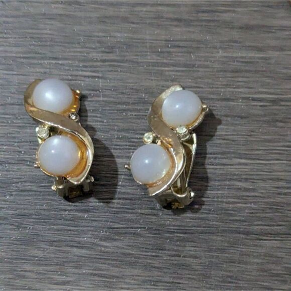 Vintage Gold-Tone Choker Necklace & Clip-On Earrings Set With Faux Pearls - Picture 5 of 8